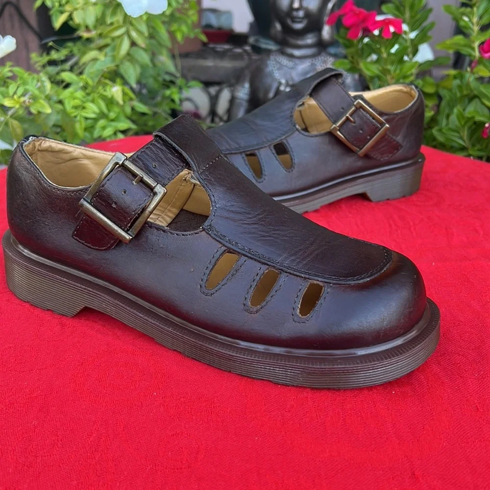 🏴󠁧󠁢󠁥󠁮󠁧󠁿 Vintage Dr. Martens MIE T-Strap Cut Out Mary Jane Loafers UK 5